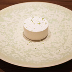 アマラントス - ランチコース 15950円 のメレンゲ ライム ココナッツ