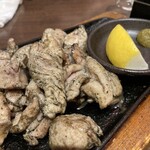 大山どり炭火焼酒場 俺の店 - 豪快炭火焼き