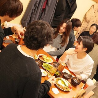 宴会にもピッタリのテーブル席もご用意！