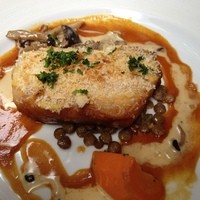 BISTRO DOUBLE - レンズ豆を添えた、豚の柔らかい煮込み。絶妙な味付けです。