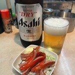 ヒザキ酒店 - 瓶ビールと赤ウインナー