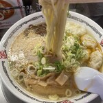 麺処 あきら - 麺は縮れ麺…