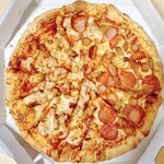 ドミノ・ピザ - ハーフ＆ハーフ(L)　3970円
(ギガ・ミート、ニューオリンズBBQチキン)