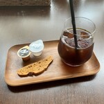 バルバルキッチンアメリ - 食後のアイスコーヒーS(¥300)
      自家製クッキーが毎回味が違っている。それも秘かな楽しみ。