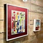 L’Atelier Et Brasserie Atom Milano - 店内に展示されている実物のパブロ・ピカソの作品「カンヌのアトリエ」(1958年)。「カジュアルにラグジュアリーを楽しむ」というコンセプトそのままに、他にも本物のアートを多数展示しています。