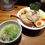 三田製麺所 - 冷やし鯛だし塩つけ麺（特盛）、三田盛り980円（毎月３日の「三田の日」は、三田盛り無料）