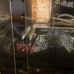 216739599 - カウンター席の目の前の炉端