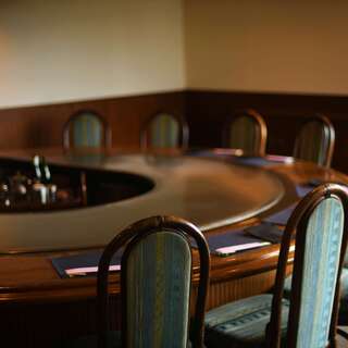 ＜鉄板焼き＞全席カウンター席で目の前で焼きあがる鉄板焼き－。