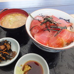 横浜魚市場卸協同組合 厚生食堂 - マグロのづけ丼