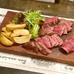 おきなわステーキ酒場 さぎり - 北海道神居牛塊肉ステーキ（カット後）