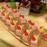 BUFFET DINING KOCHEL - ﻿レインボーショートケーキの本物