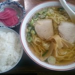 東山 - ラーメン   500円                         半ライス   150円