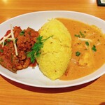 Dhippu Maharu - ダブルカレーライス_¥1,100
                        (左)シェフスペシャル(オクラとじゃがいも)
                        (右)海老カレー