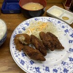 Izakaya Kakashi - カキフライ定食、写真外に目玉焼きと豆腐