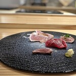Sushi To Amakusadaiou Amane - ◆こちらのスペシャリテでもある「鶏のお刺身」、これも愉しみの一つ。 ご主人のご実家が天草大王の養鶏をされているので、新鮮で美味しいのですよ。