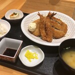 酒場フタマタ - ミックスフライ定食全景