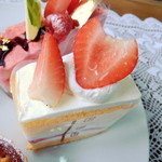 スリール - いちごと生クリームのケーキ。