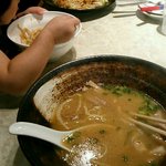 博多川端どさんこ - コッテリなスープは、テッカテカ！うま（＾。＾）
