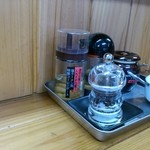 麺屋 玲 - 調味料には詳しい説明つき
                                