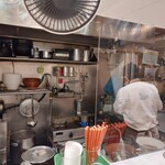 みなとや - 小柄な天才のうしろ姿