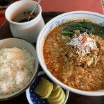 蘆山 - 担々麺+半ライス 930円