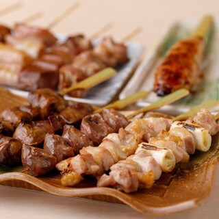 The menu is the same day and night, so you can enjoy yakitori and alcohol from noon.
