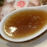 Ra Xamenya Nosakai San - 牛中華(油かす・白い味玉入り)¥1200のスープ 