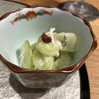 天冨良 麻布よこ田 恵比寿ガーデンプレイス店 - 小鉢:白瓜とシラス(梅肉)