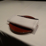 TIRPSE - テーブルの上はとてもシンプル