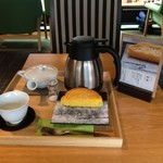 然花抄院 - 卵蜜（カステラ）と、煎茶の、セット1155円