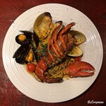 ガストロ スケゴロウ - オマール海老と三種の貝類とトマトのパスタ
