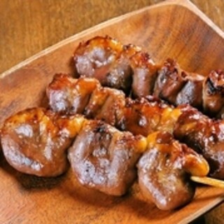 Please enjoy our carefully selected Yakitori (grilled chicken skewers) made with expert skill.