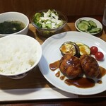 キッチン ブルー グローブ - 牛挽肉と里芋のクロケット　トリュフ香るウスターソース