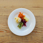 TABLE - 前菜のサラダも、