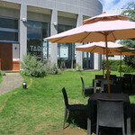 TABLE - 庭も魅力的ですし･･