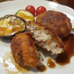 キッチン ブルー グローブ - 牛挽肉と里芋のクロケットの断面