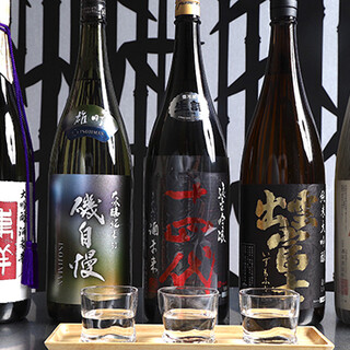 種類豐富的飲品菜單!各地的日本酒也可以對比著喝◎