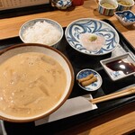 216787367 - 酒粕豚汁とヒラメのお刺身、ごはんとお漬物