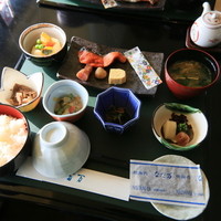 大阪なだ万 - 朝食