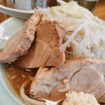 ラーメン トンボーン - 麺100g、豚増し、にんにく極少