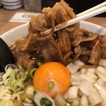 ラーメン酒場 天狗 - バラ肉リフト。