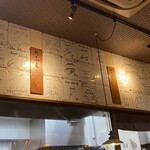 博多らーめん ShinShin - たくさんの色紙2