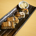地魚料理 まるさん屋 - 焼さば寿司・穴子寿司 2種4貫¥880