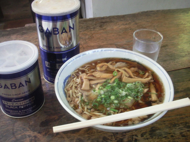 ガーリックパウダーを入れて完成するラーメン By 醤油屋 閉店 みやま 本店 笠岡 ラーメン 食べログ ガーリックパウダーを入れて完成するラーメン By 醤油屋 閉店 みやま 本店 笠岡 ラーメン 食べログ