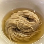 らあめん サンド - トロトロの節と昆布水にふすまいり細麺が美しい！