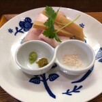 らあめん サンド - 薬味と別皿提供の具材。メンマが旨い！