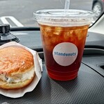 standonuts - 黒豆クリームチーズとアイスコーヒー