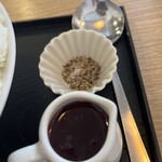 サカノウエカフェ - 巨峰ソースが濃厚かつ甘すぎなくて美味しいっ♡