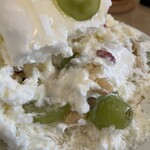 サカノウエカフェ - 中にはナッツとグラノーラ