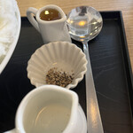 サカノウエカフェ - トッピングに生ハチミツ100円